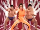 Parodie de la japonaise Uma Thurman avec des bretzels
