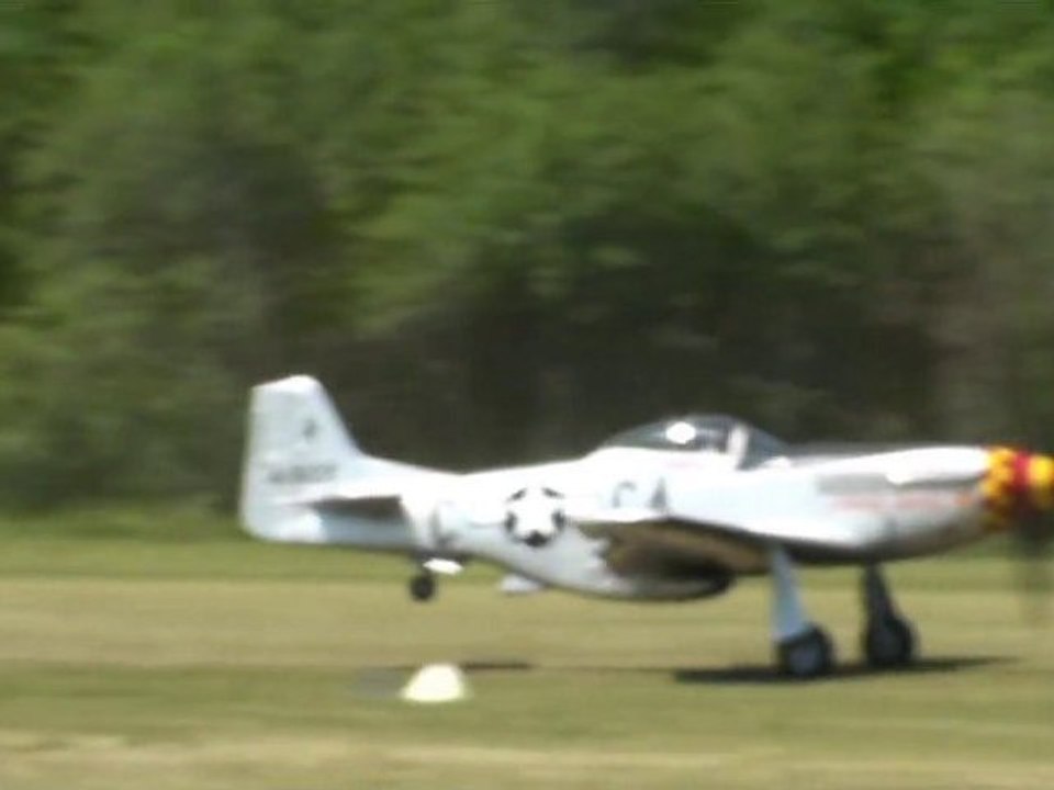FW-190 et P51D Take Off 720 HD LFTA 2010