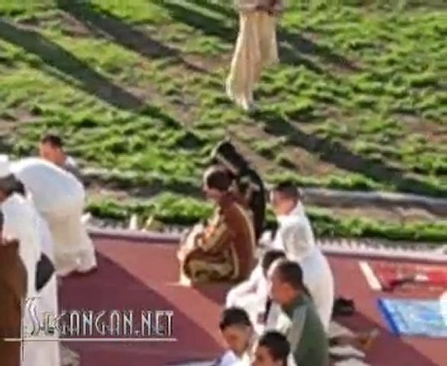 دخول المصلين إلى المصلى