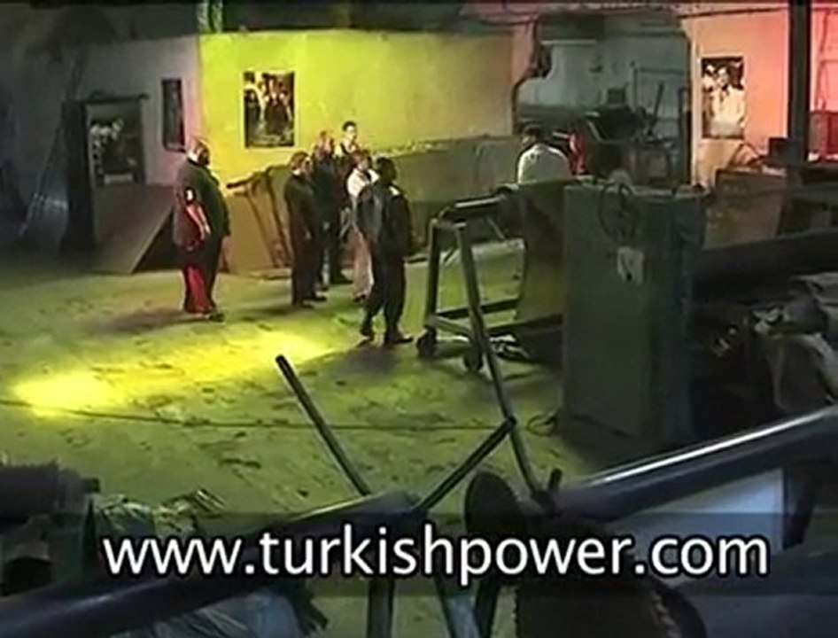 ZAZA'YA TAKIM ELBİSE SALDIRISI - TPW [HQ]