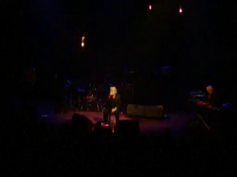 ARNO ELLE PENSE QUAND ELLE DANSE en concert Le Bikini Toulouse le 17 Novembre 2010