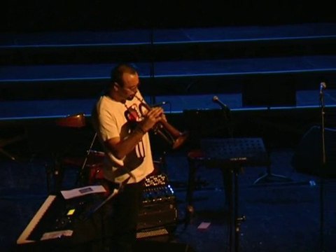 Calaisis TV :Mano Solo en hommage au Grand Théâtre de Calais