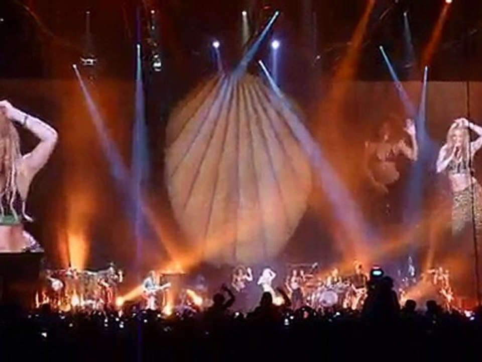 SHAKIRA LOCA CONCERT LYON 16.11.2010