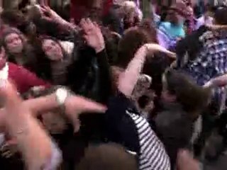 Flashmob La Mutuelle Générale sur le parvis de Notre Dame