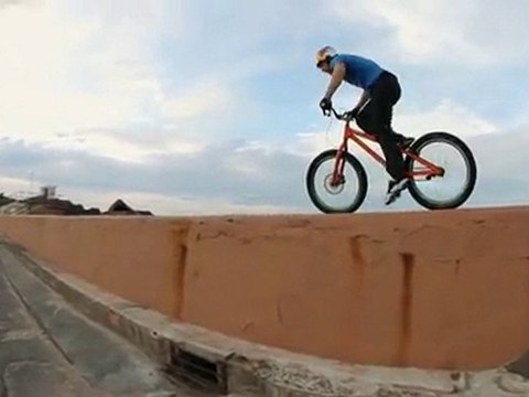 [MTB] Danny MacAskill - Edinburgh's Training [Goodspeed]