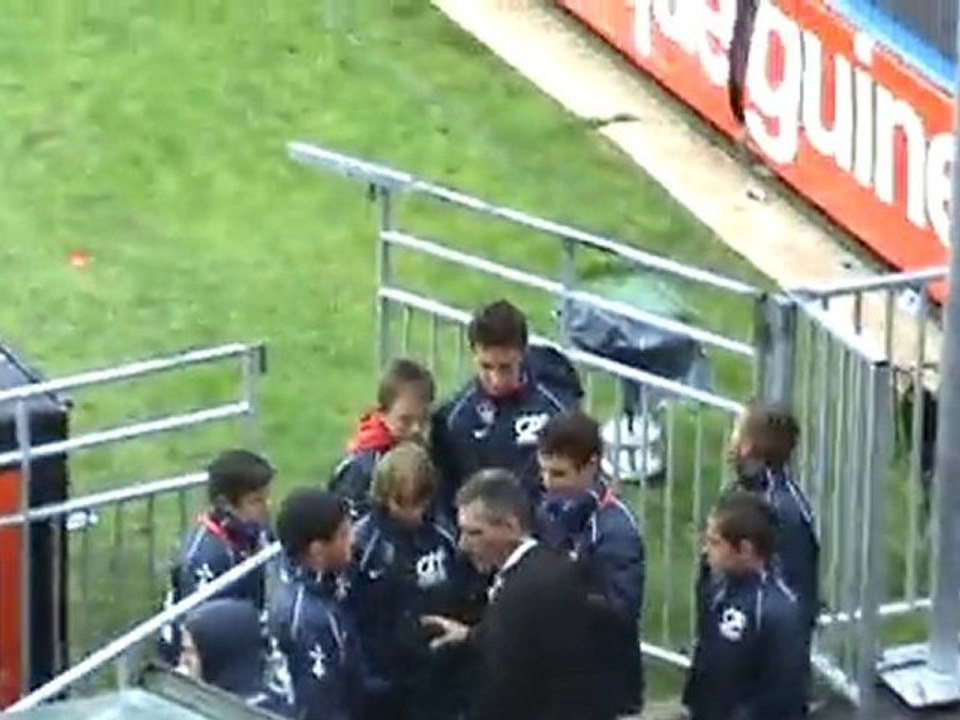 les ramasseurs de balle patientent ou plutôt s'impatientent