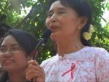 Aung San Suu Kyi Visits HIV Patients