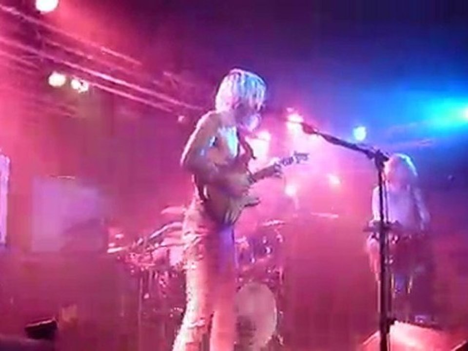 Biffy Clyro - Born on a horse @La Boule Noire Paris Nov 2010