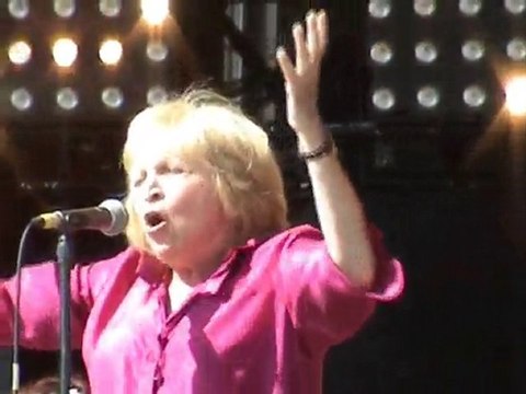 Francesca Solleville: Nuit Et Brouillard '(1964 -J. Ferrat)-Fête de l'Huma2010