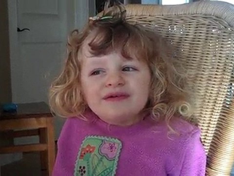 Alyssa chante une souris verte