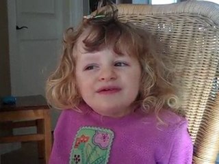 Alyssa chante une souris verte