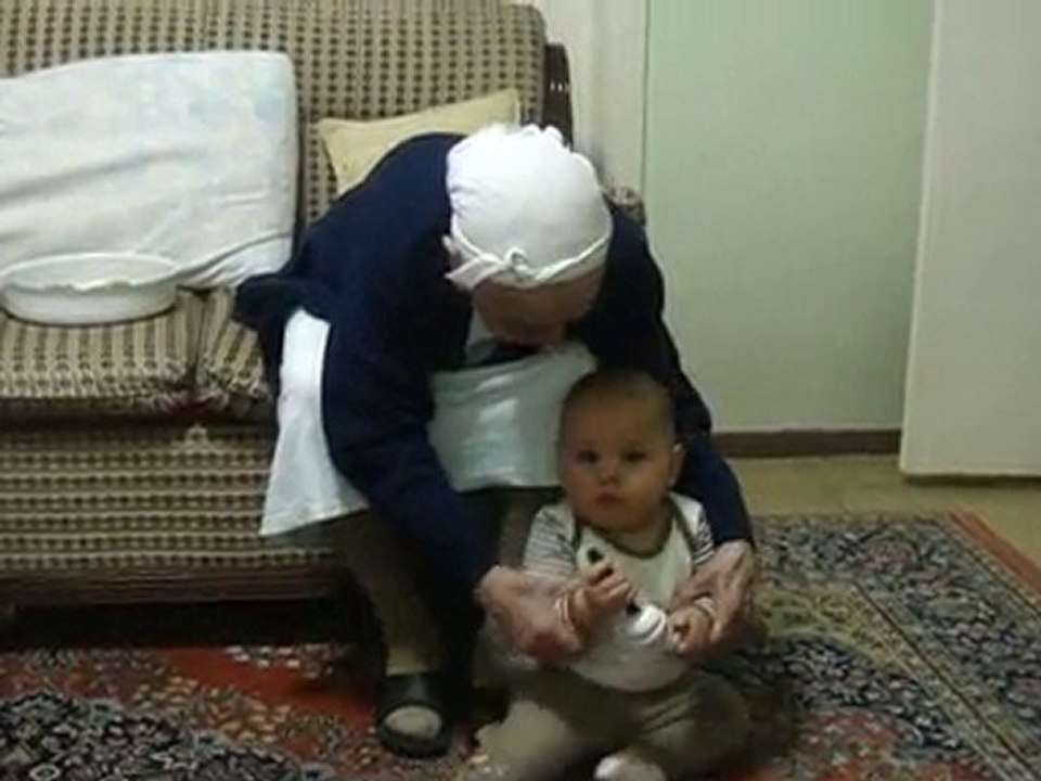 girayhan bebek ve büyükbabanne 2