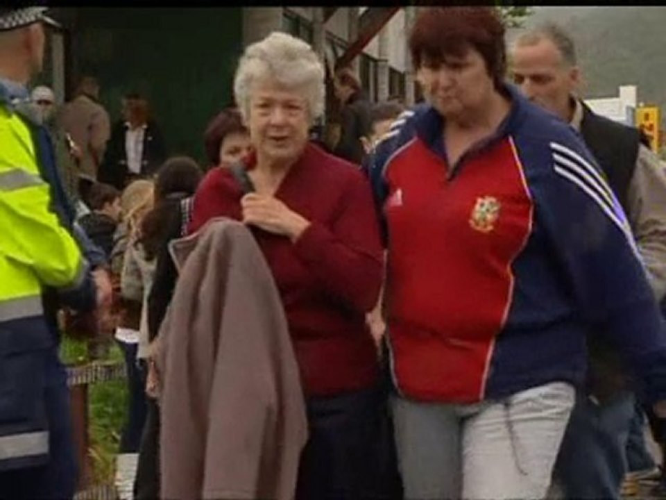 Anxious wait for trapped miners' families