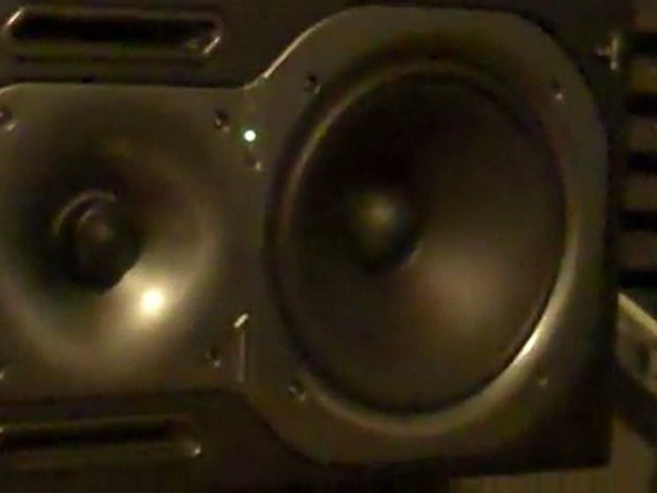 Yes the speakers do Thump....Bump