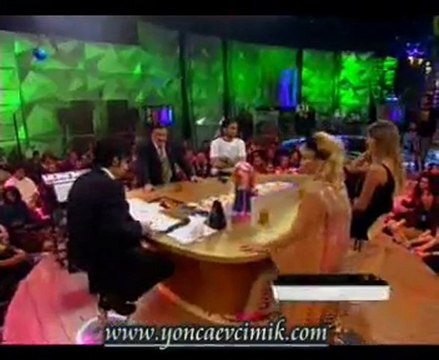 Ismail YK Yonca Evcimik - tartışması (Disko Kralı)