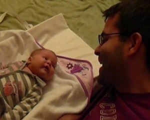 2010-11-20 Noémie jase avec papa