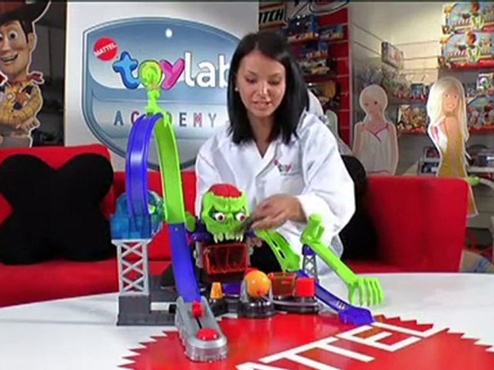 Hot Wheels Dr Kemik'in Laboratuarı