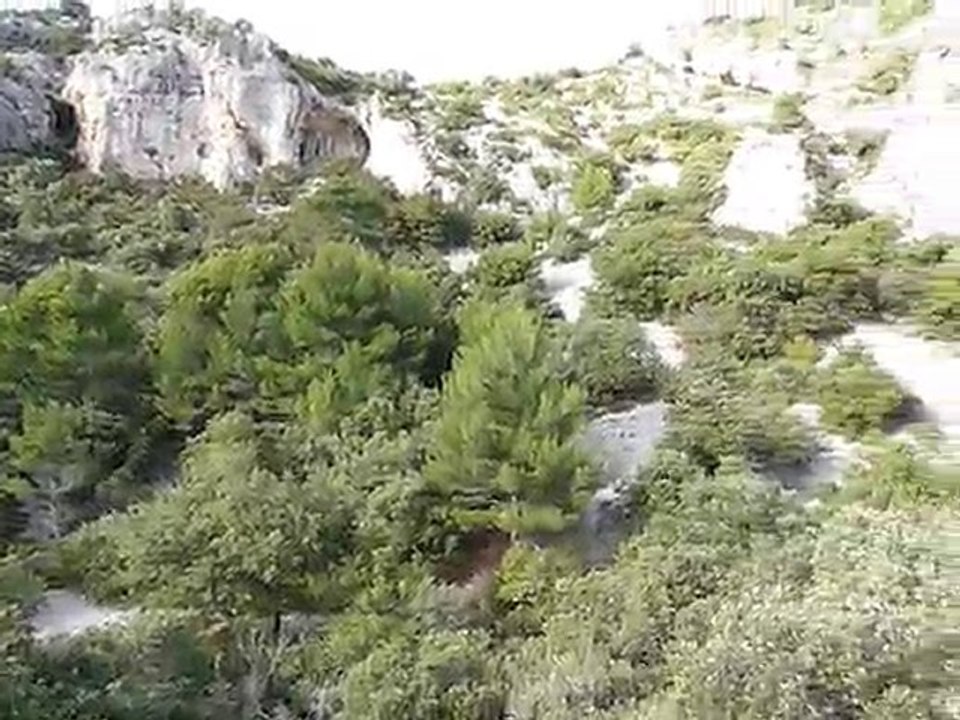 Montée vers l'Aven de Valescure (84)