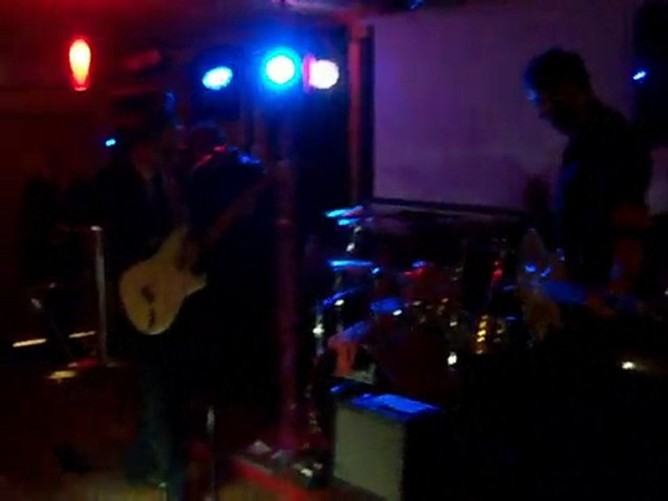 Johnny Be Good par les SHAKIN MATES