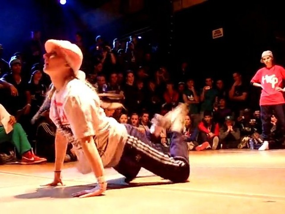 Saym/Sarah vs Gosia/Emilka @ International We Bgirlz 2010