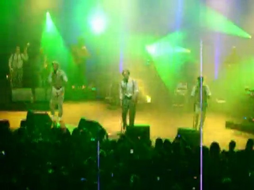 BEN L'ONCLE SOUL  "SEVEN NATION ARMY"  EN CONCERT    AU BIKINI  TOULOUSE  LE 28 OCTOBRE 2010