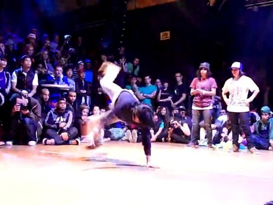 Movie1/Raza vs Cielo/Olivia @ International We Bgirlz 2010