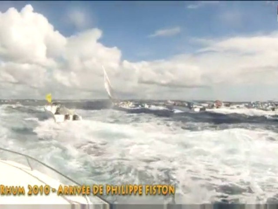 Route du Rhum 2010 -Philippe Fiston passe la ligne d'arrivée