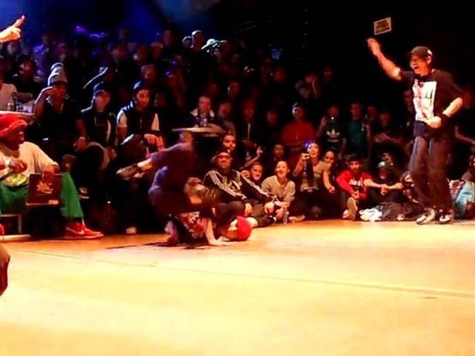 Saym/Sarah vs Ayumi/Michan @ International We Bgirlz 2010