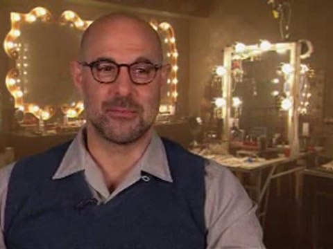 Burlesque - Stanley Tucci parle de Cher (Tess)
