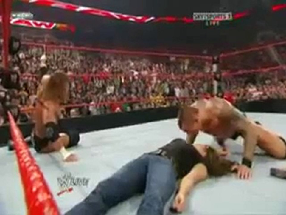 randy  orton trıple h karısını öpüyor