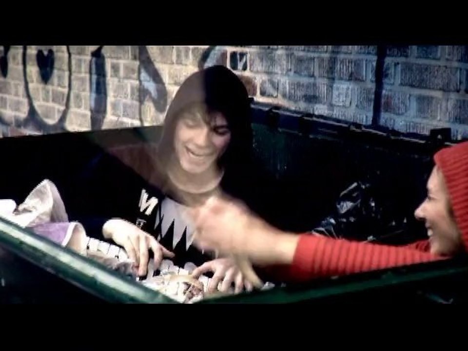 Matt & Kim - Daylight (official video)