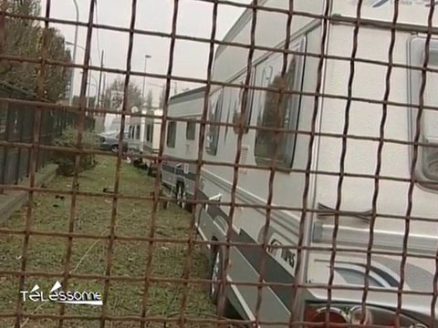 Des gens du voyage s'installent sur un parking d'Athis-Mons