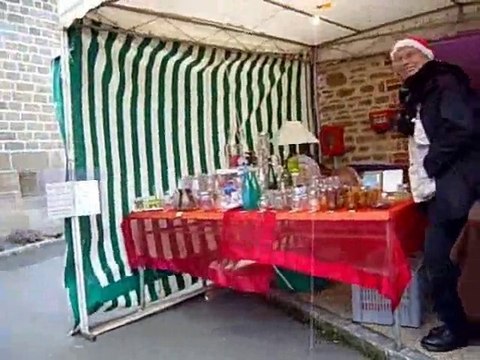 le pére et la mère noël au marché de noël st brice en cogle