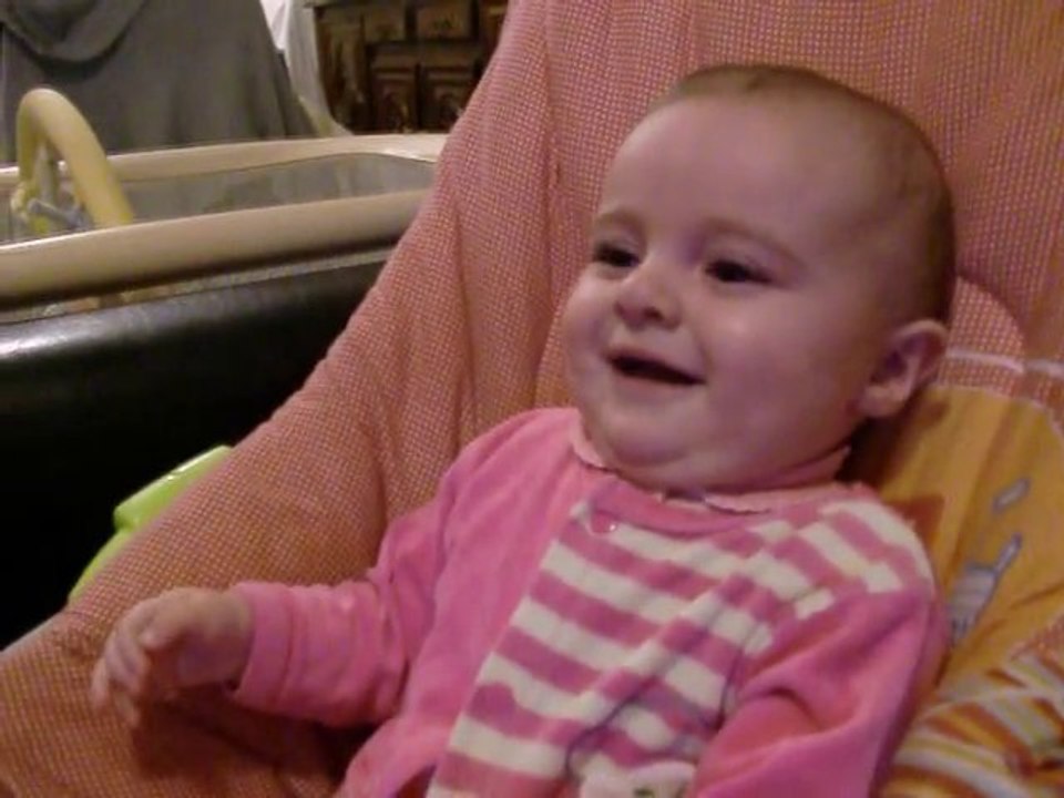 Lana 7 mois et demie rie ave son frère (1)