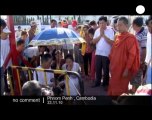 Buddhist monks mourn cambodia stampede victims - no comment