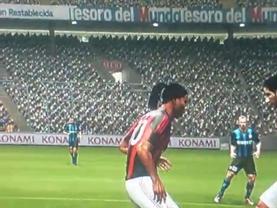 Pes 2011 Ronaldinho roulette + but plus de 40 m,