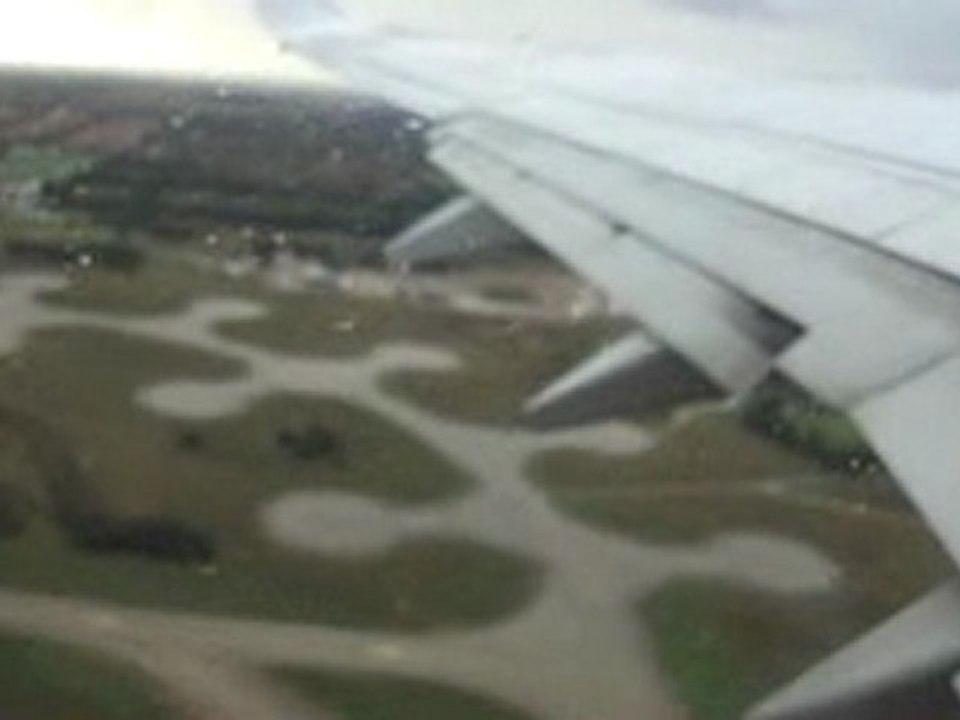 Décollage Ryanair Aéroport de Nîmes pour Londres Luton