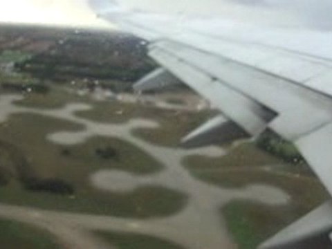 Décollage Ryanair Aéroport de Nîmes pour Londres Luton