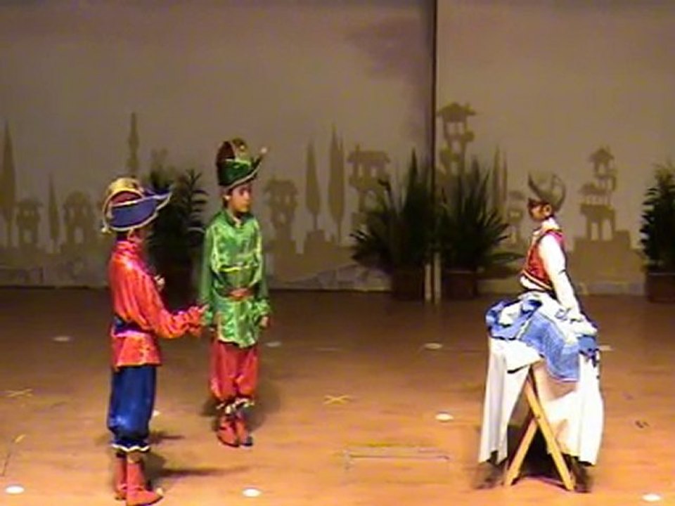 Zorbey Purtaş Fethiye Gazi İ.Ö.O. Tiyatrodan Bir Sahne ;)