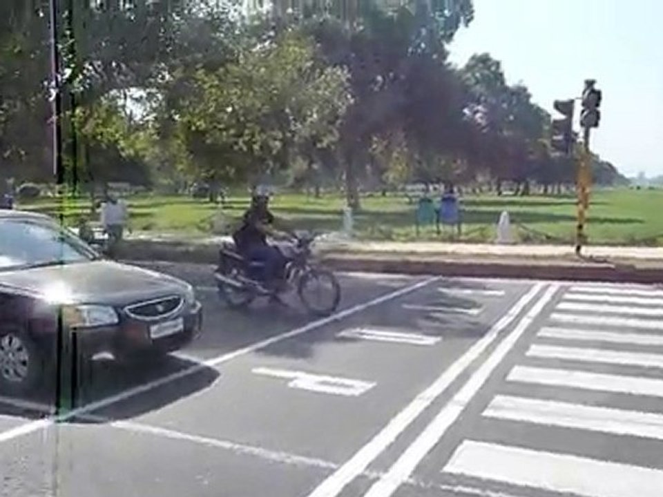 India 2010 - Delhi - Traversée d'un carrefour