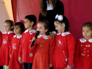 Minik Öğrenciler, Öğretmenleri için şiir okudu