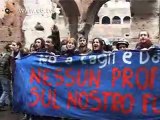 Gli studenti fanno irruzione al Colosseo