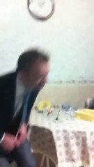 Çaydanlık Şaka sı . Yüz İfadesine Dikkat