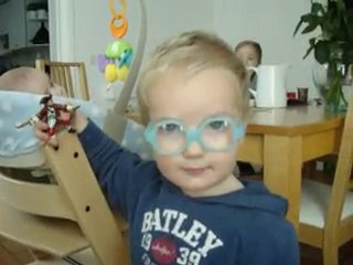 Théodore nous présente son doudou