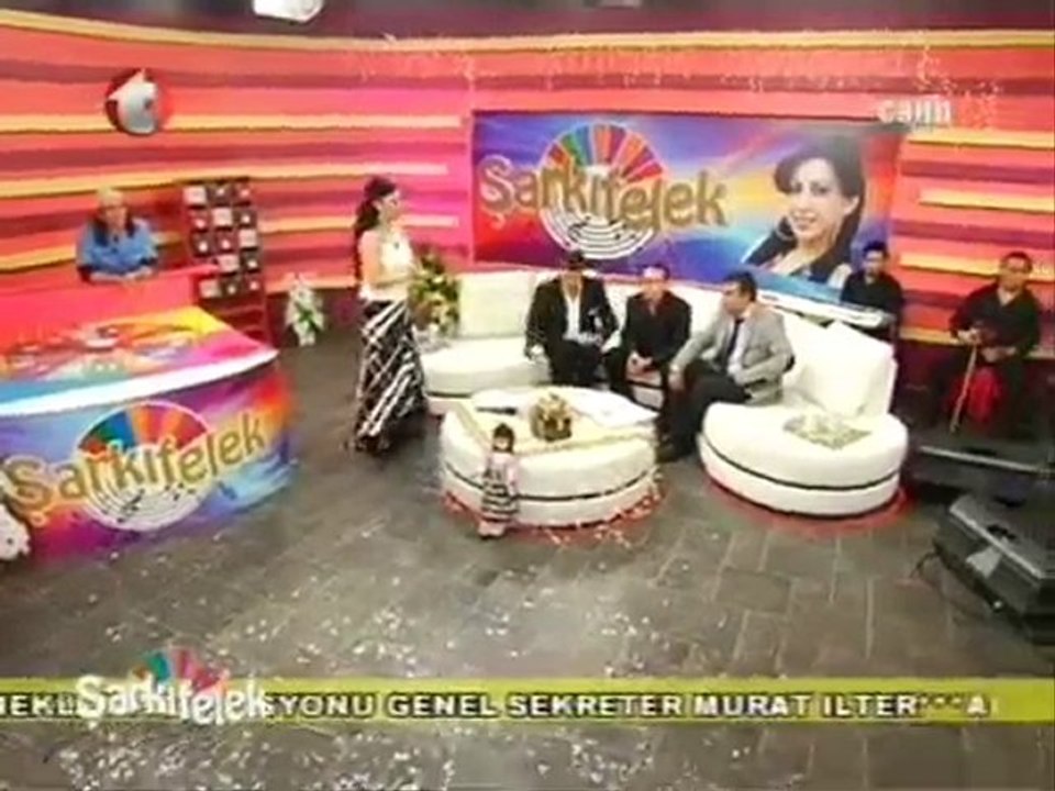 Ali İbicek-Eşarbını Yan Bağlama