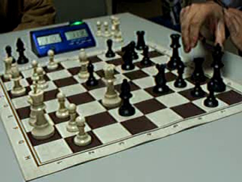 ECHECS : ROBERT 0 VS 1 BEN (CLASSE B 2010)