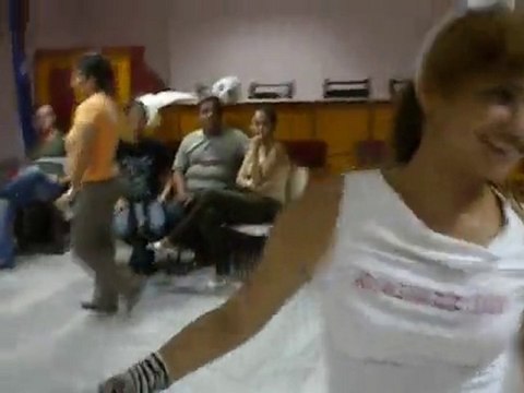 Apaçi Kız Süper Dans