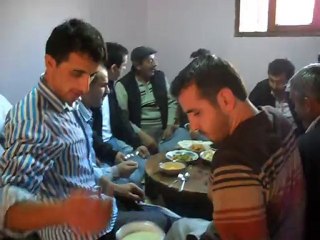 Kurban bayram sabahı Odada yemek (Şakir ATİK'in oda) 27/11/2010