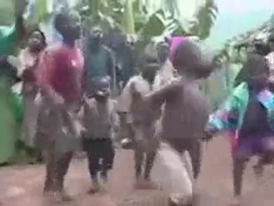 Afrikallar Bile Horon Oynuyor