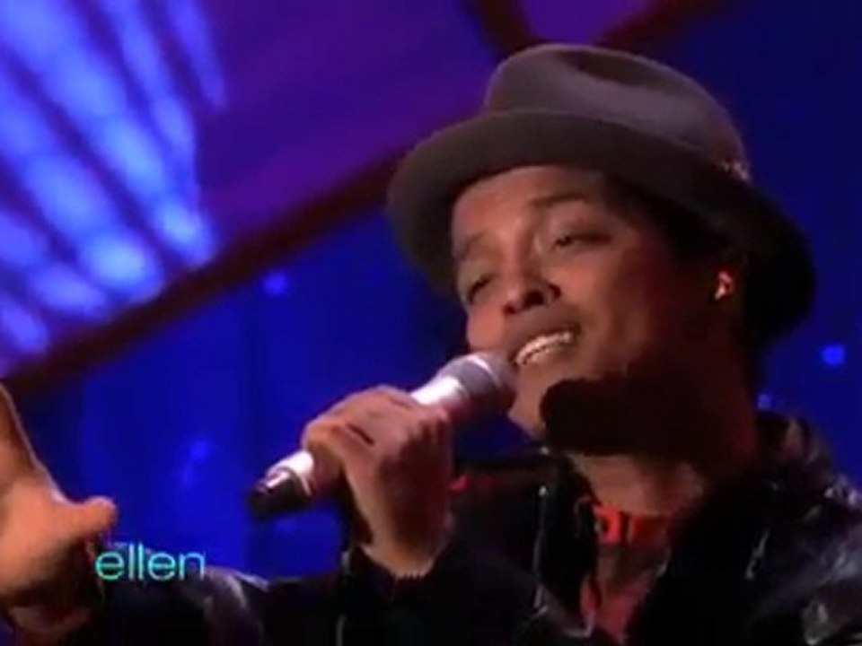 Bruno Mars - Just The Way You Are (Live 2010)